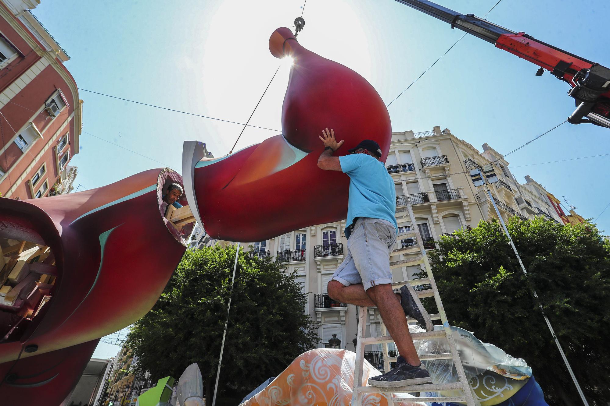 Fallas 2021. Espectacular "plantà" de Sueca-Literato Azorín