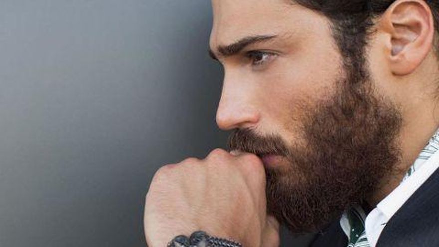 El secreto profesional que esconde (en la vida real) el protagonista de Erkenci Kus, la serie turca de moda