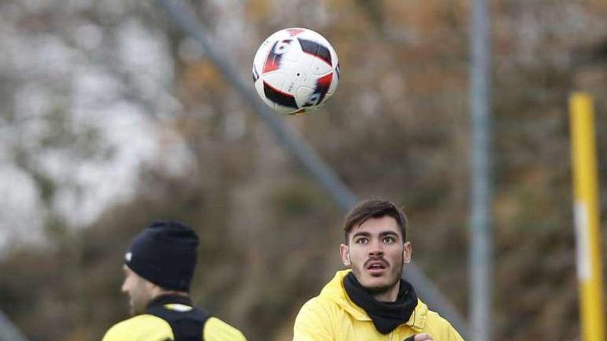 Jozabed controla un balón en un reciente entrenamiento. // R. Grobas