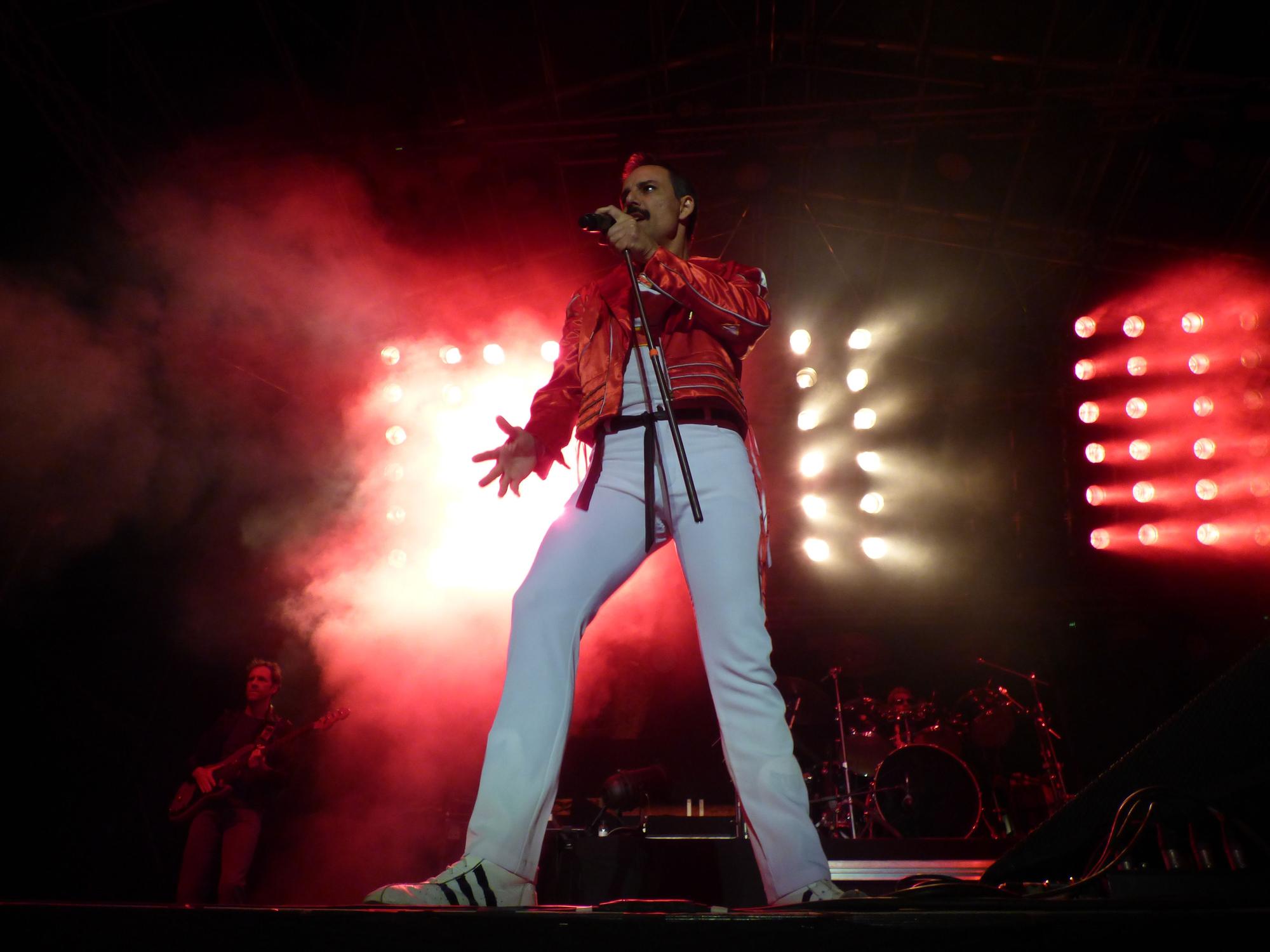 L'esperit de Freddie Mercury reviu a la Ciutadella de Roses