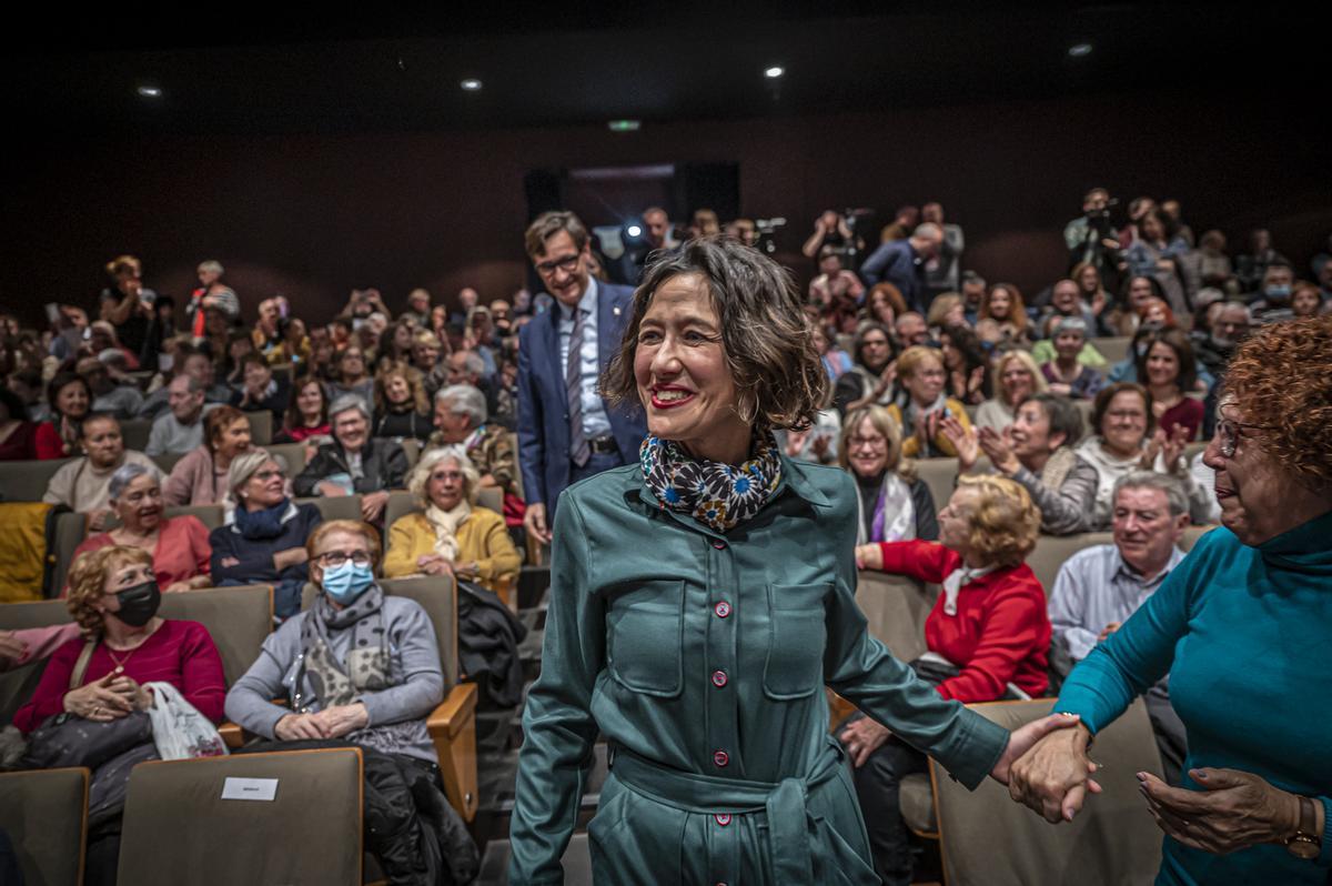 La alcaldesa de Santa Coloma, Núria Parlon, con el líder del PSC, Salvador Illa, en un acto de partido