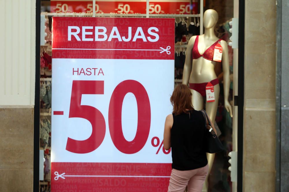 Comienzan las rebajas en Málaga.