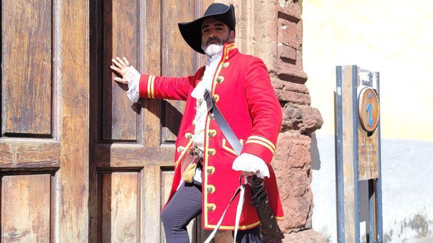 Alfredo López, caracterizado como Amaro Pargo, en el Ayuntamiento.