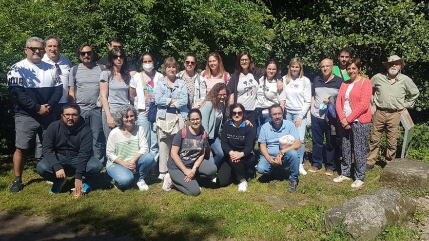 20 profesores del CPR Sagrado Corazón de Pontevedra visitan junto a Vaipolorío el espacio natural de Os Gafos