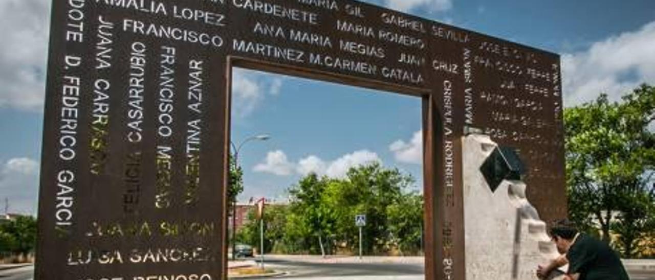 Monumento en memoria de las víctimas inaugurado en 2017.