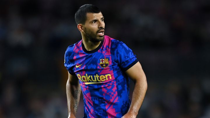 El Kun Agüero en un partido con el Barcelona