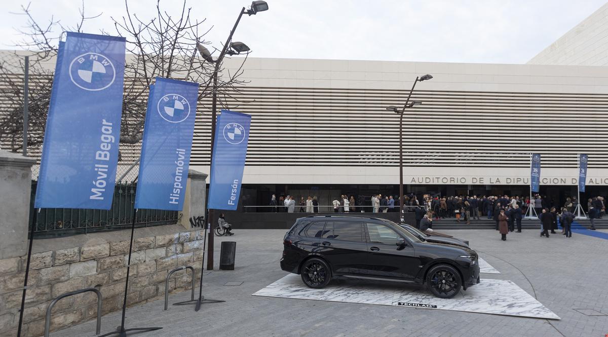 El BMW X7 destaca por su diseño robusto y enfocado a maximizar el espacio.