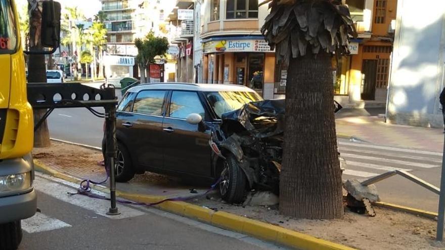 El coche accidentado en el lugar del sinietro