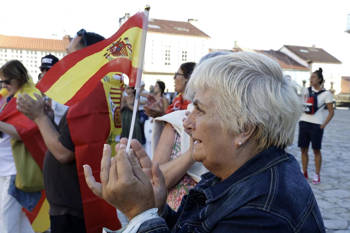 Cientos de personas se movilizan en Santiago para mostrar su apoyo a Ceuta Cientos de personas se movilizan en Santiago para mostrar su apoyo a Ceuta