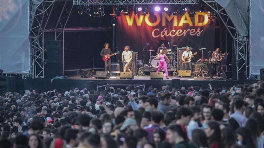 Un centenar de actas por orinar en la calle y 81 a menores por beber alcohol en Womad de Cáceres