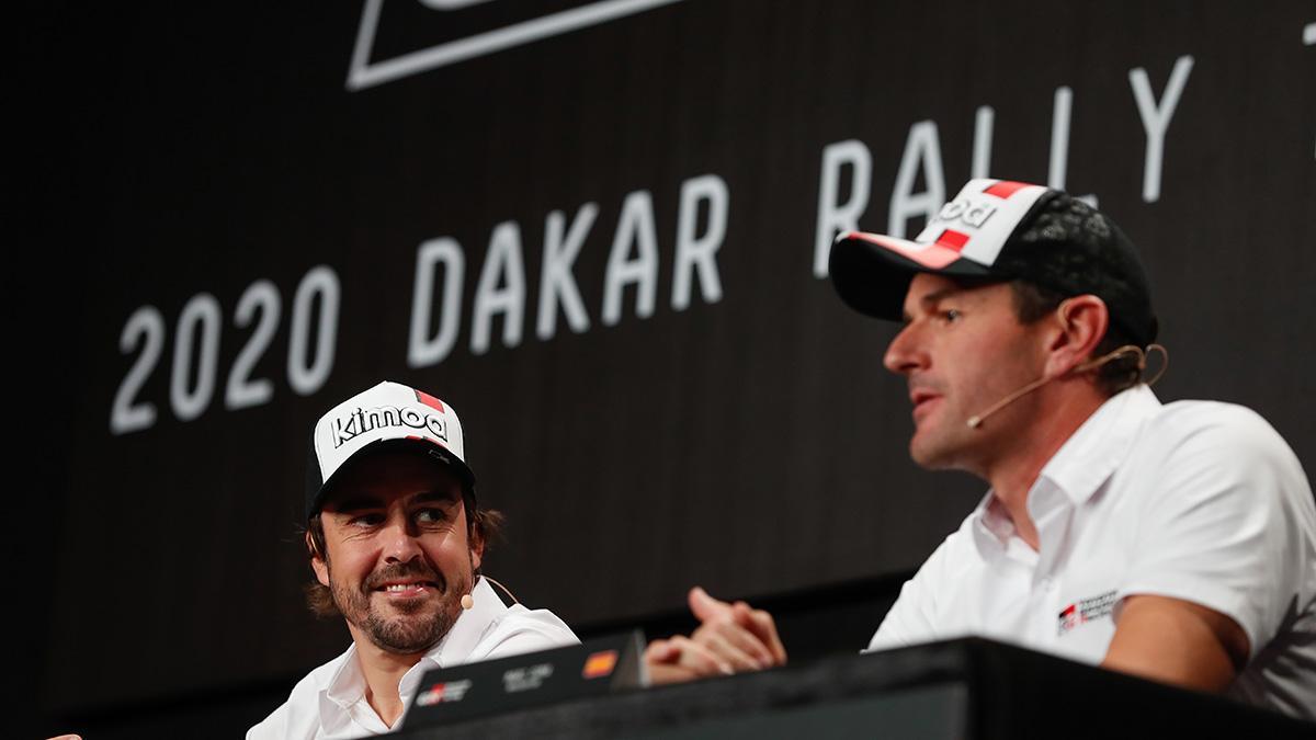 Marc Coma junto a Fernando Alonso en la edición de 2020 del Rally Dakar