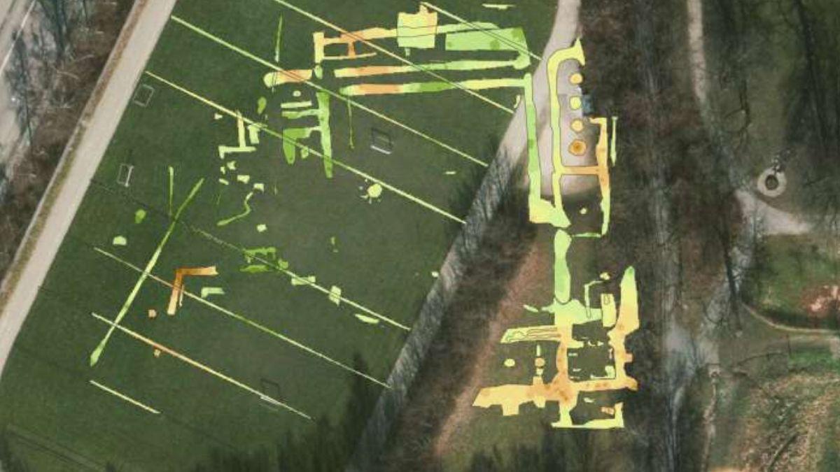 El estudio por radar de penetración terrestre identificó claramente restos de mampostería y estructuras de edificios. Las alas norte y este del monasterio parecen estar notablemente bien conservadas, con evidencia de la distribución de las salas internas y del claustro interior.