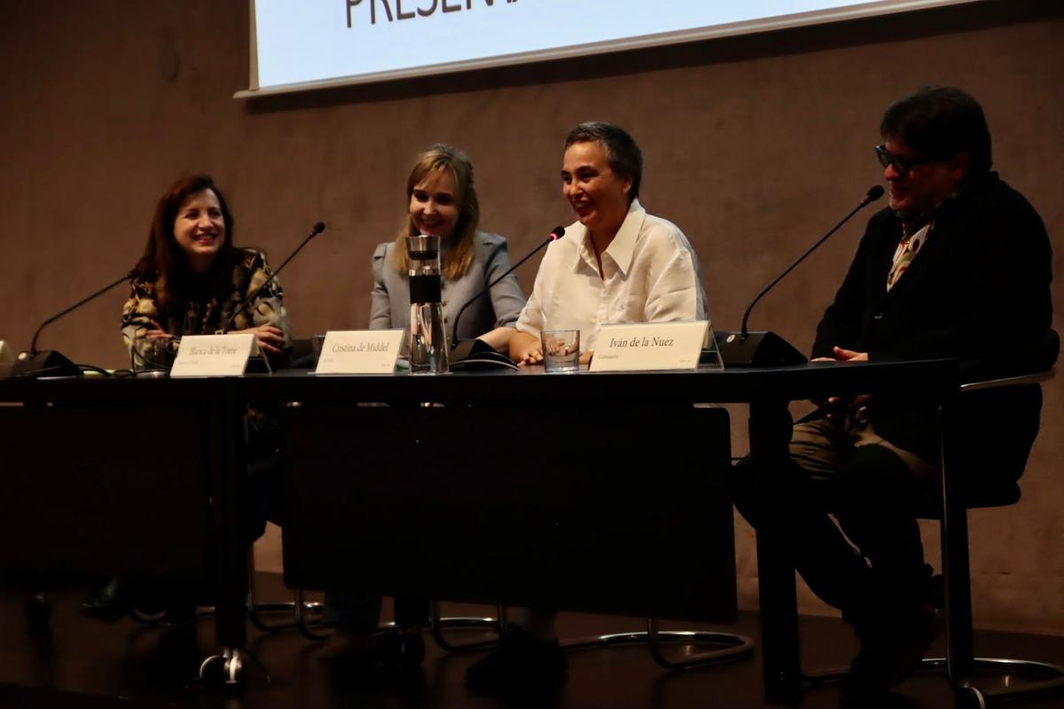 La fotógrafa Cristina de Middel inaugura su exposición 'Apoteosis Now' en el IVAM