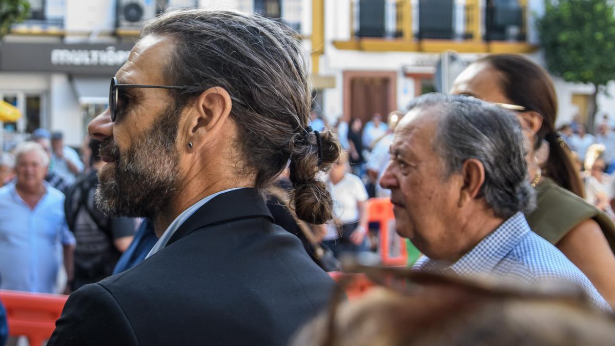 Los toreros José Tomás  y Pedro Moya &quot;El niño de la Capea&quot;, acompañan los restos del matador de toros Paco Camino