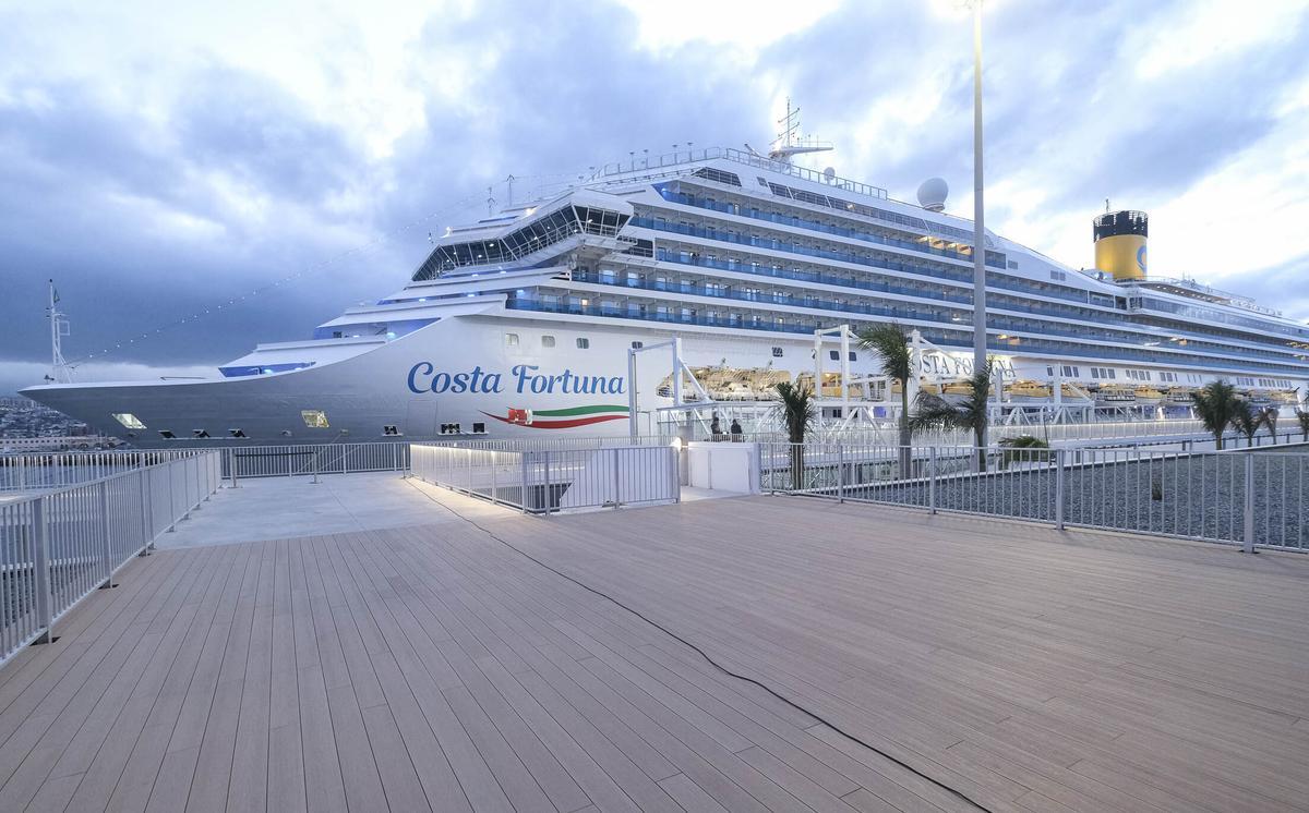 Un crucero atracado en el puerto de Las Palmas de Gran Canaria.