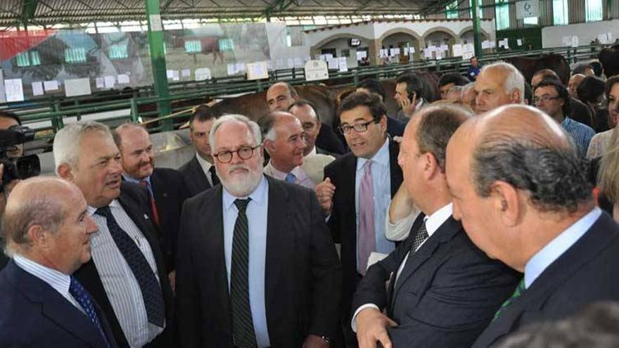 Monago apoya la construcción de un nuevo pabellón de cárnicas en la Feria de Zafra