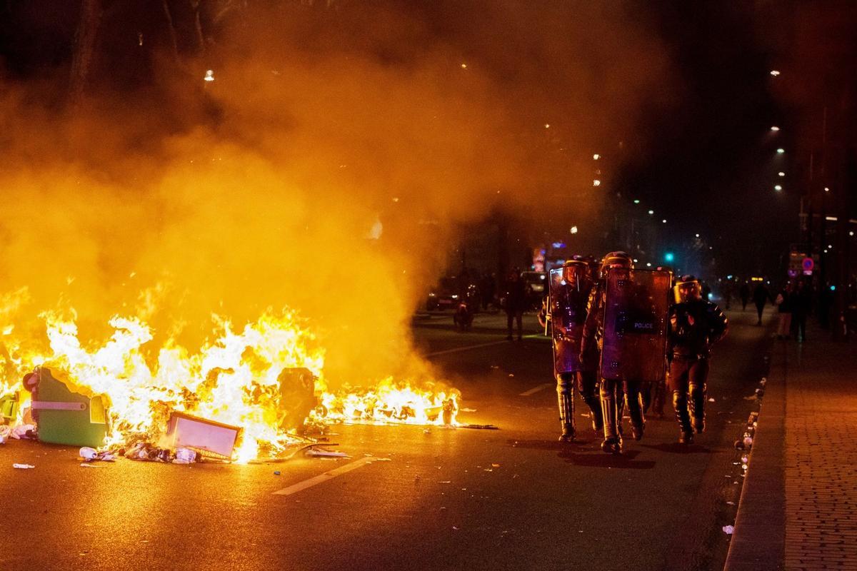 La manifestaciones en París contra la reforma de pensiones se saldan con 122 detenidos