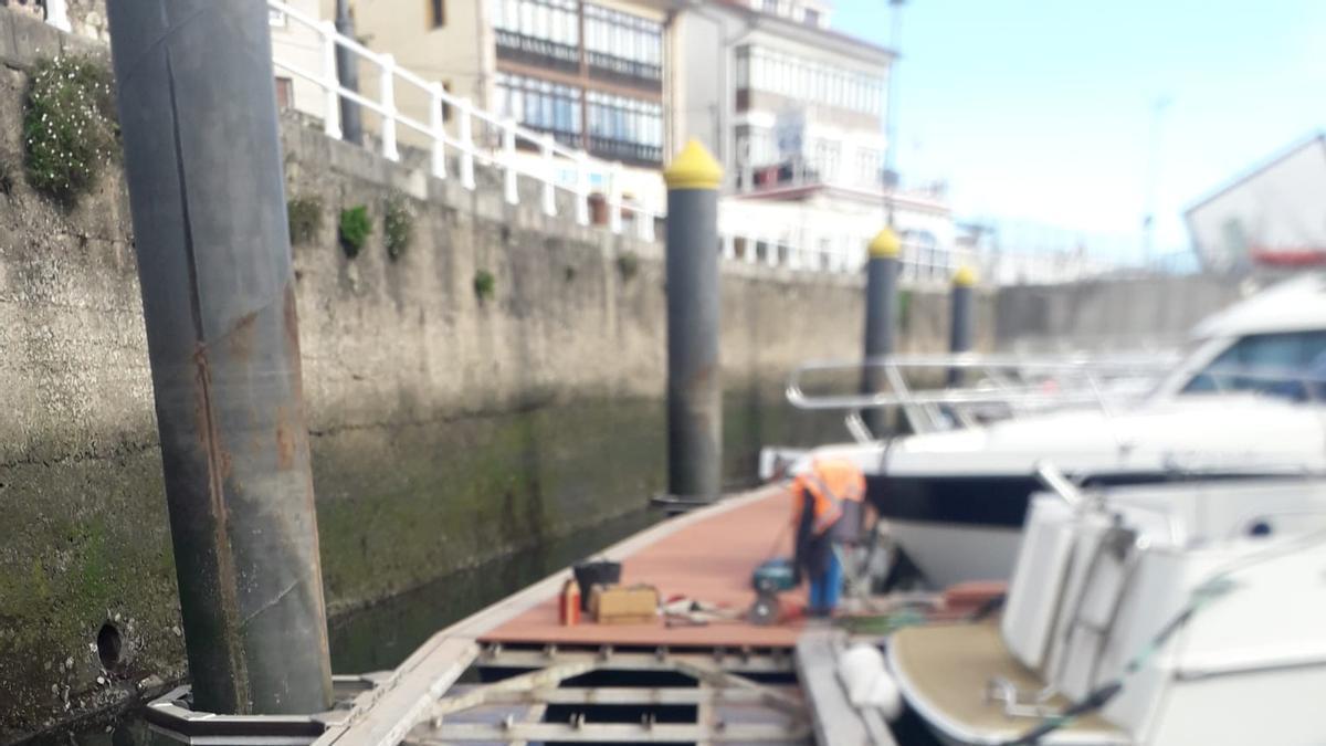 Pantalanes del puerto de Llanes