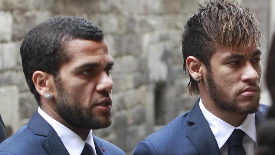 Dani Alves junto a Neymar en el funeral de Vilanova.