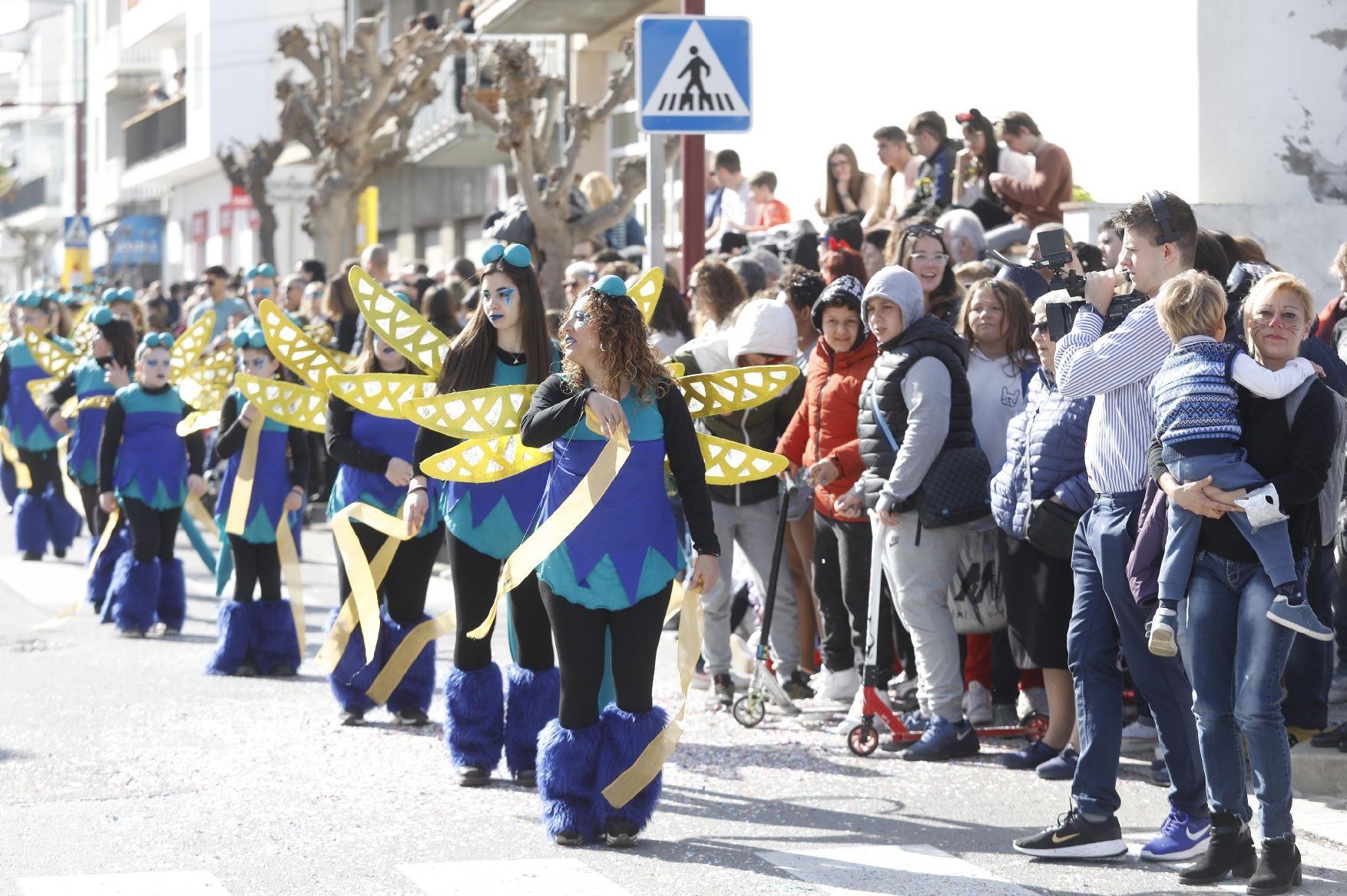 L'Escala briva amb la rua del Carnaval