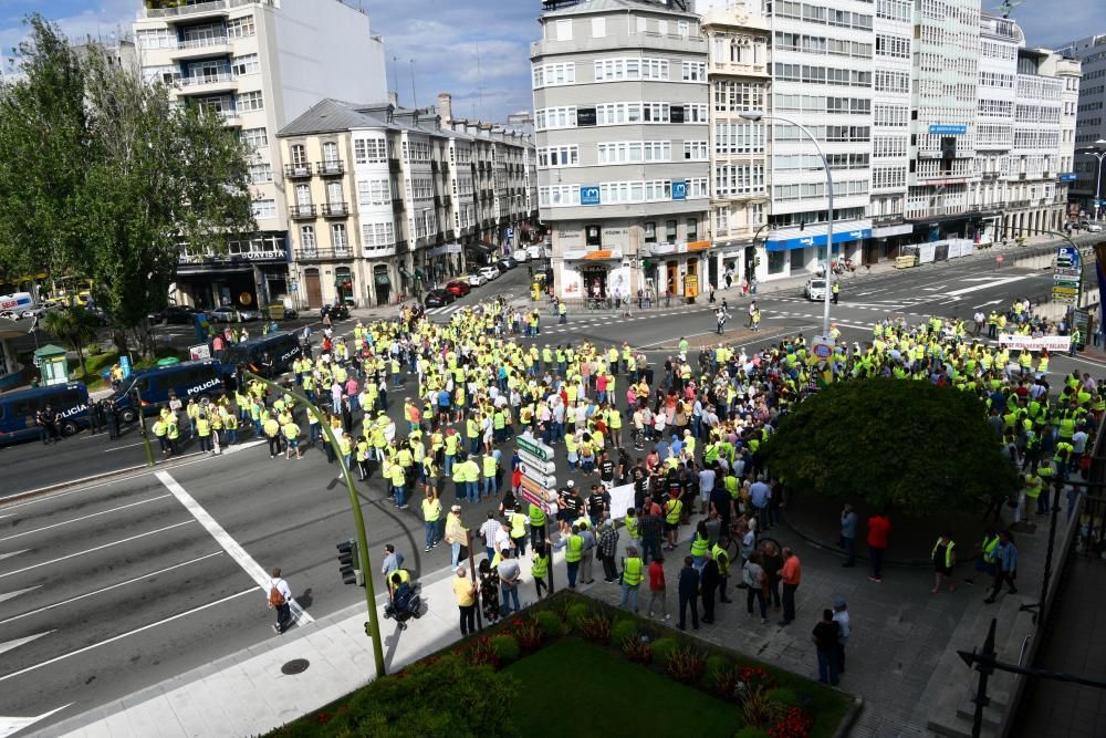 Un millar de trabajadores de Endesa se concentran en Coruña para pedir tiempo