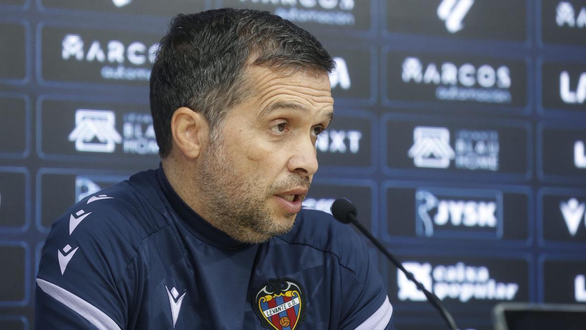 Luís Castro, en rueda de prensa