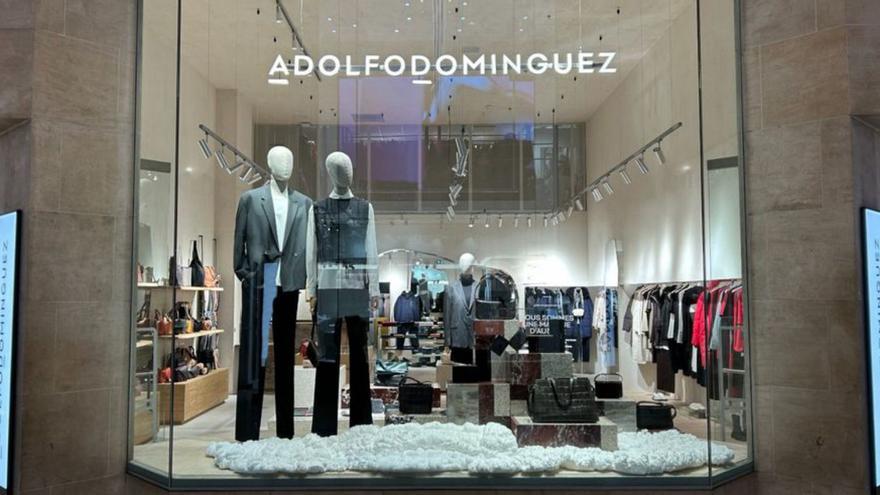 Escaparate de una tienda de Adolfo Domínguez. | Cedida