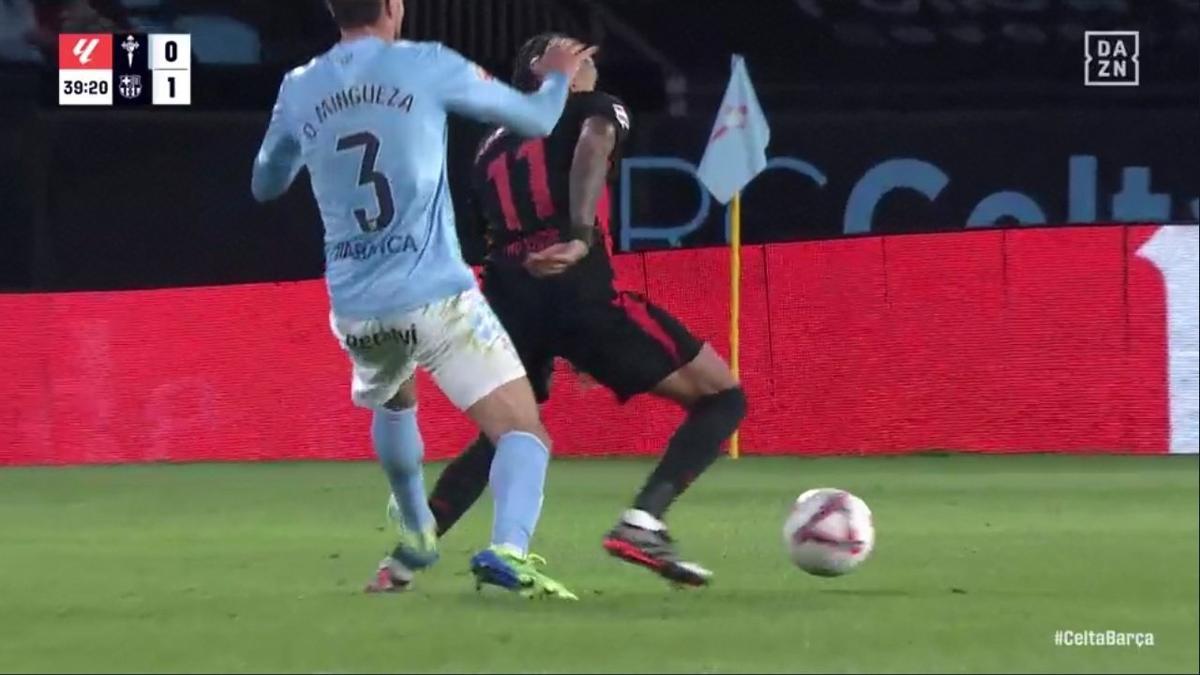 La acción de Mingueza con Raphinha