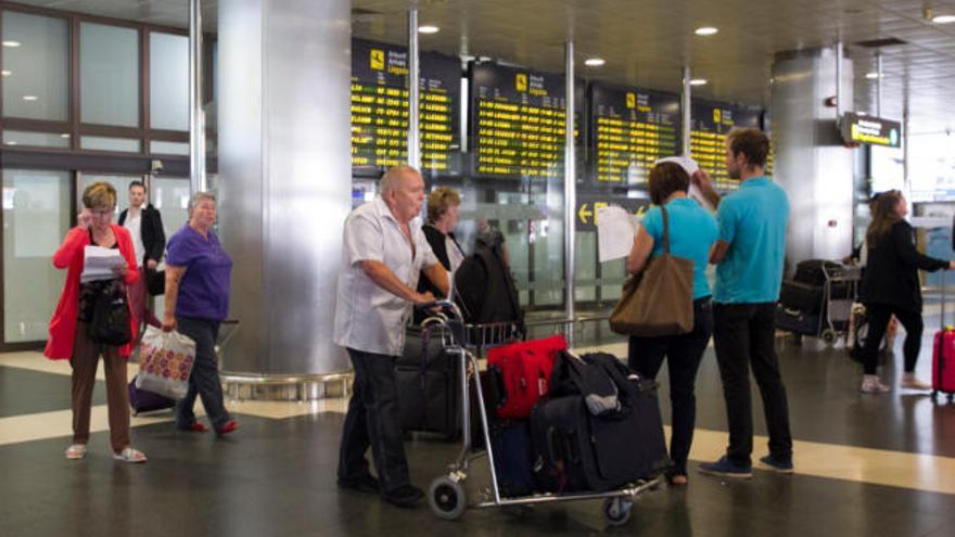 Pasajeros en el aeropuerto de Gran Canaria.