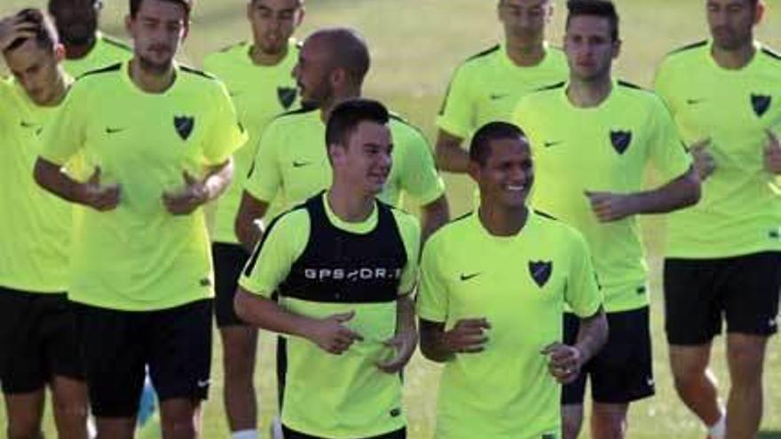 Un momento del entrenamiento del Málaga. m. c. f.