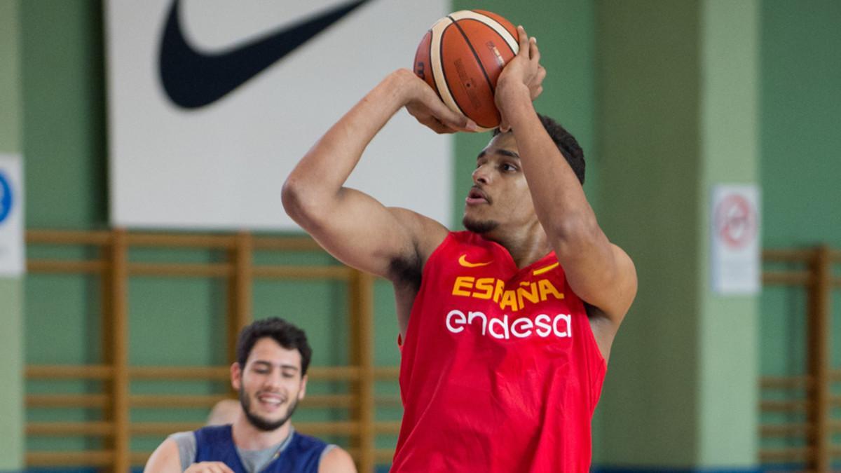 Sebas Saiz lucha por un puesto en el Eurobasket