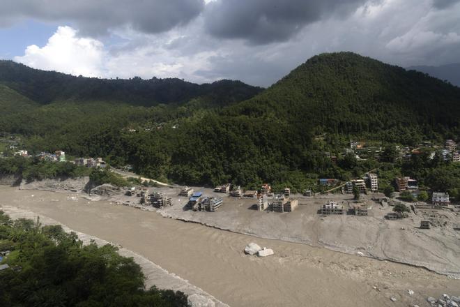 Localizado uno de los tres españoles desaparecidos tras las riadas en Nepal