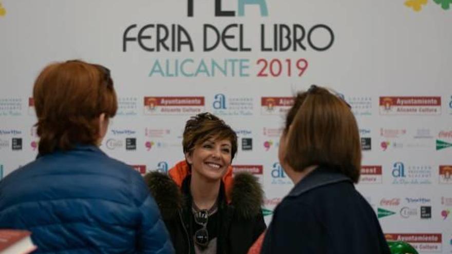 Sonsoles Ónega, ayer en la Feria del Libro de Alicante.