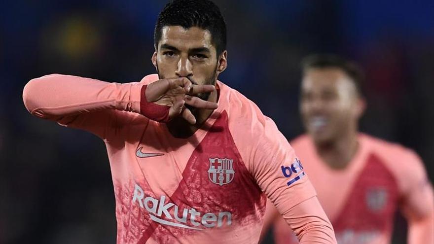 Messi y Suárez alivian la angustia del Barcelona