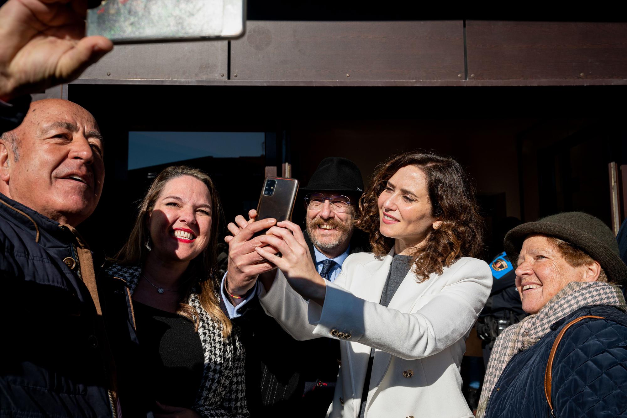 Isabel Díaz Ayuso a la salida del Consejo de Gobierno celebrado de manera extraordinaria en Galapagar