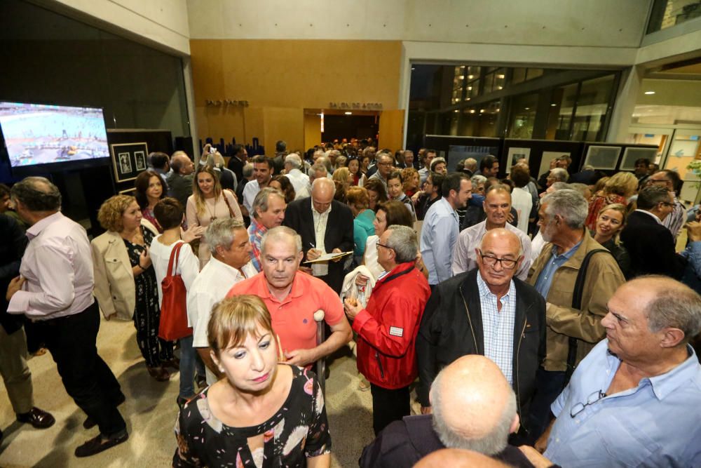 Multitudinaria presentación del teleférico proyectado sobre Benidorm