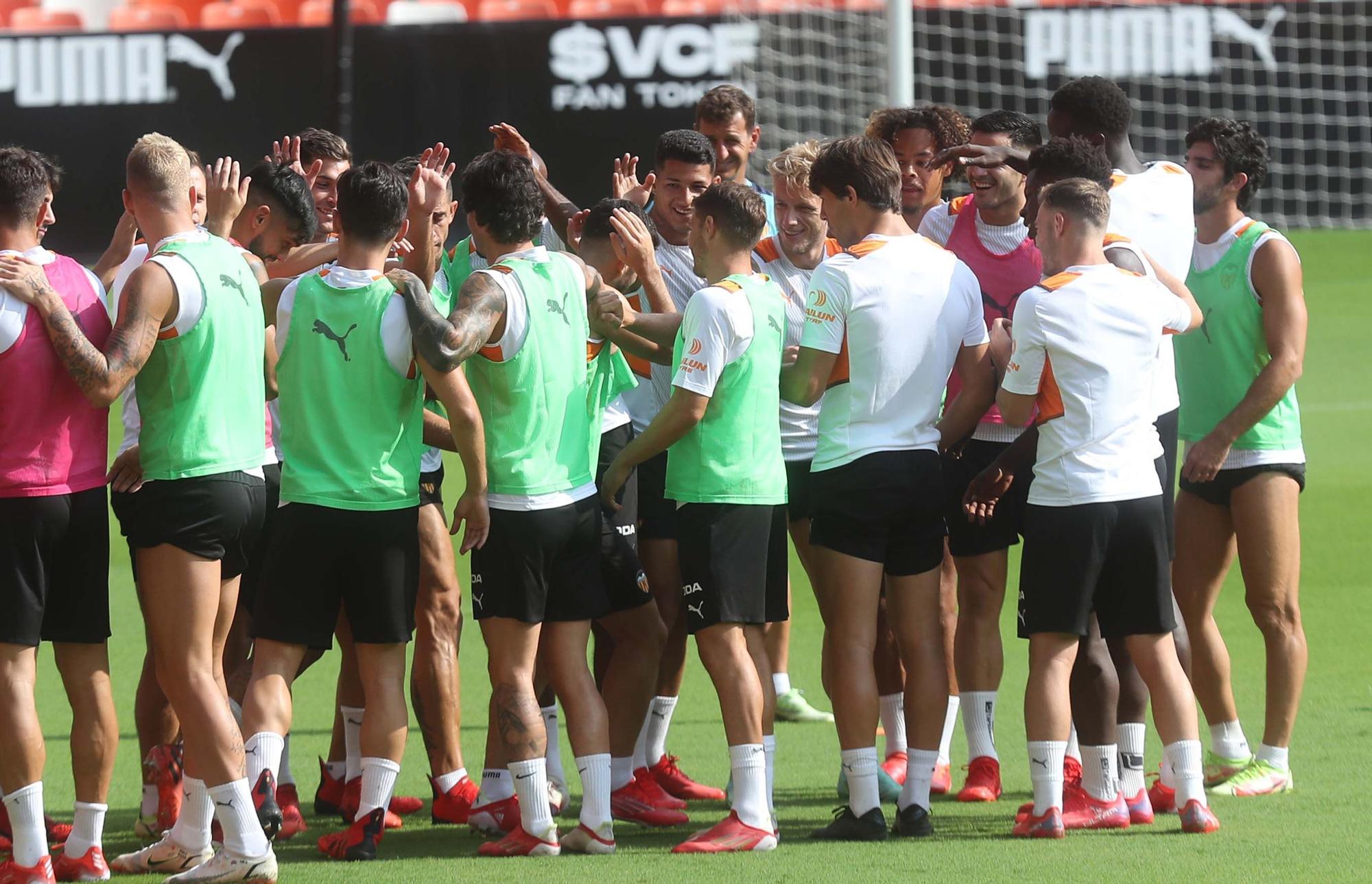 Sesión en Mestalla con Maxi Gómez y Alderete