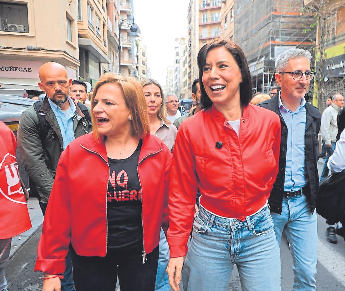 Pilar Bernabé, Diana Morant y Arcadi España, en el Primero de Mayo.