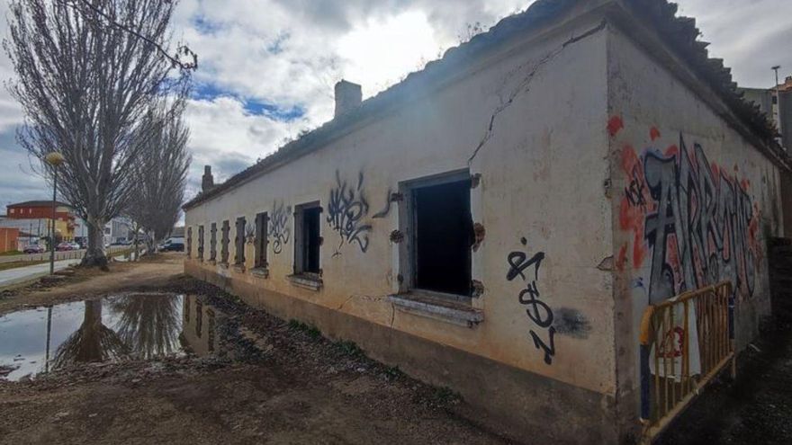 Las casas de la rí a, que serán derribadas.