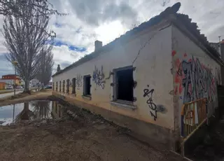Benavente ya tiene empresa para derribar las antiguas casas de la ría