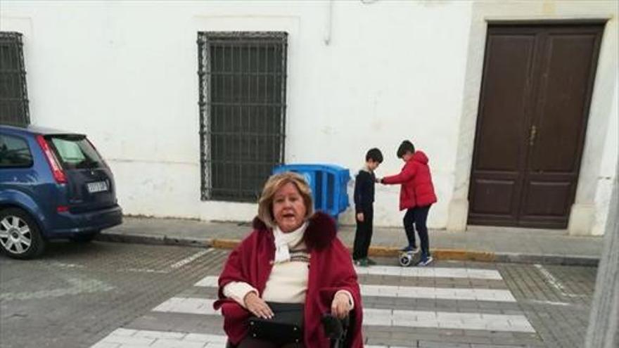 Una rampa mejora la accesibilidad a la plaza