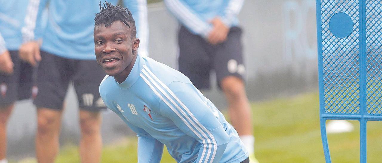 Joseph Aidoo, durante un entrenamiento del Celta.