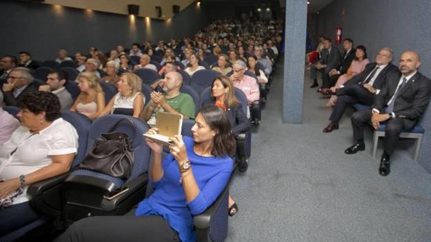 Momentos de la charla celebrada ayer en el Club INFORMACIÓN.