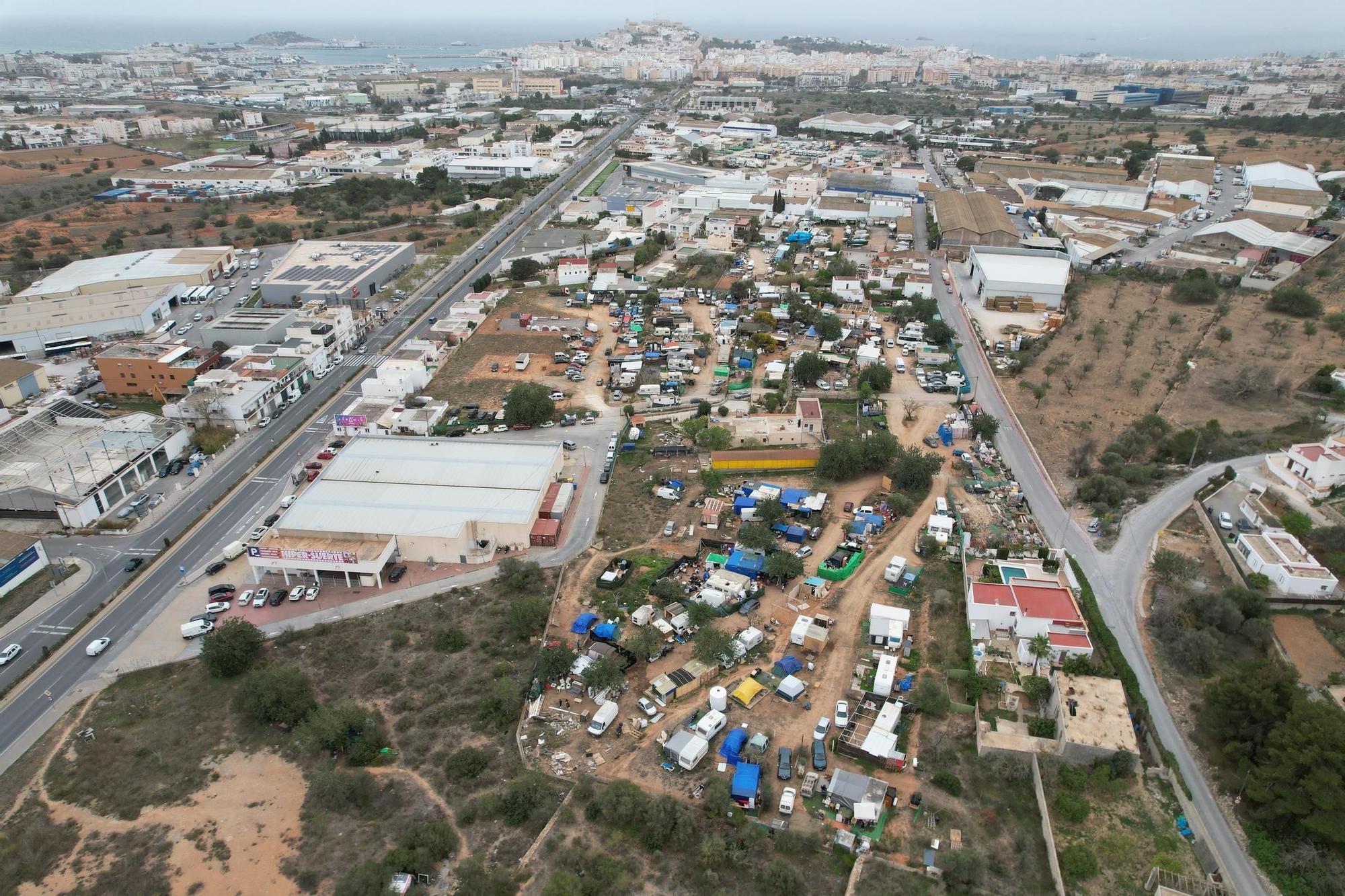 Los asentamientos de caravanas en Ibiza a vista de dron