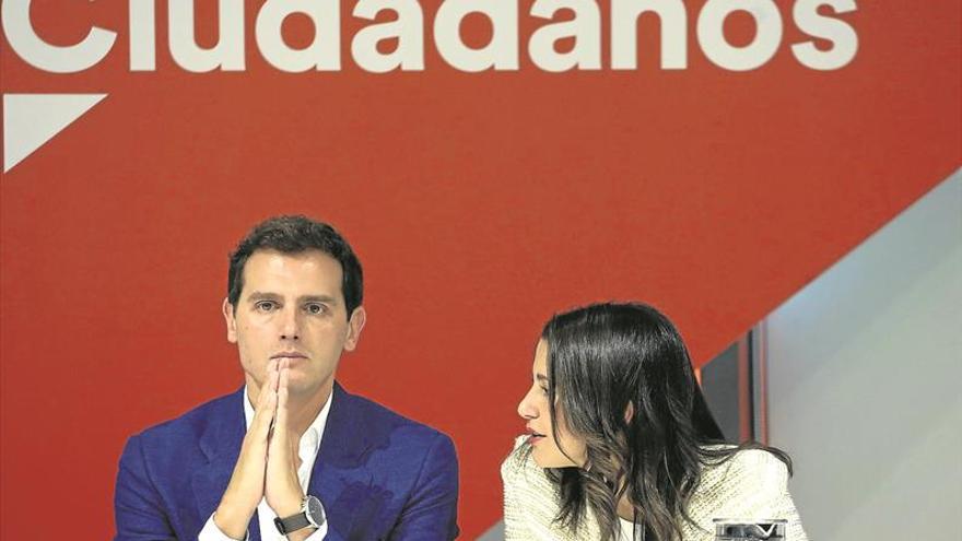 Cs da portazo a Vox y tanteará al PSOE aunque priorice al PP