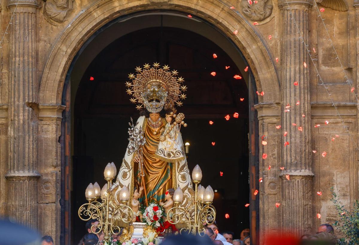 La Virgen de Tabacalera recorre el barrio de la Exposición