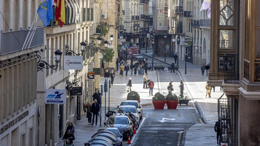 Este es el motivo por el que Barcala reabre al tráfico la plaza del Ayuntamiento