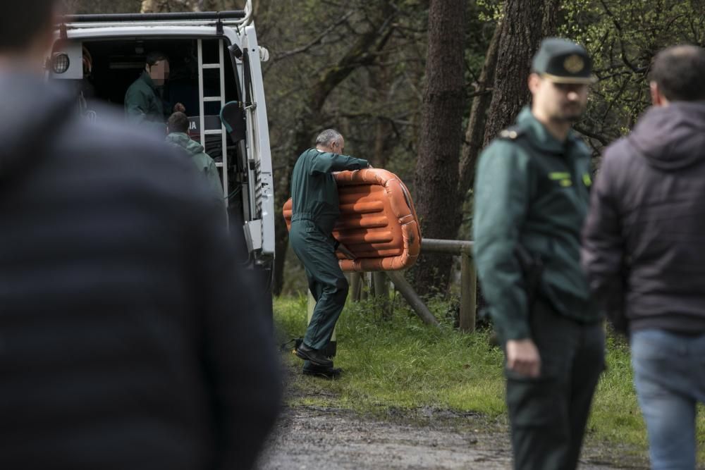 Los agentes siguen buscando en el pantano pruebas del asesinato de Paz Fernández