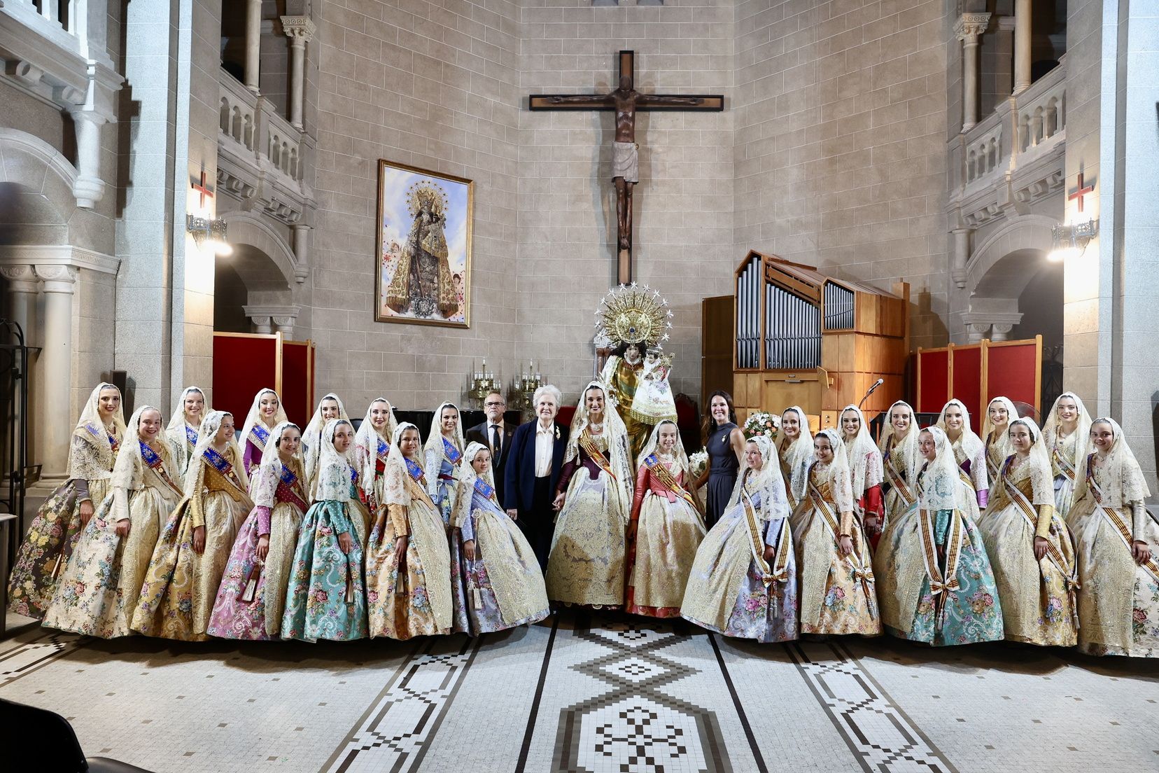 Así ha sido el Besamanos de las falleras mayores y cortes de honor 2025