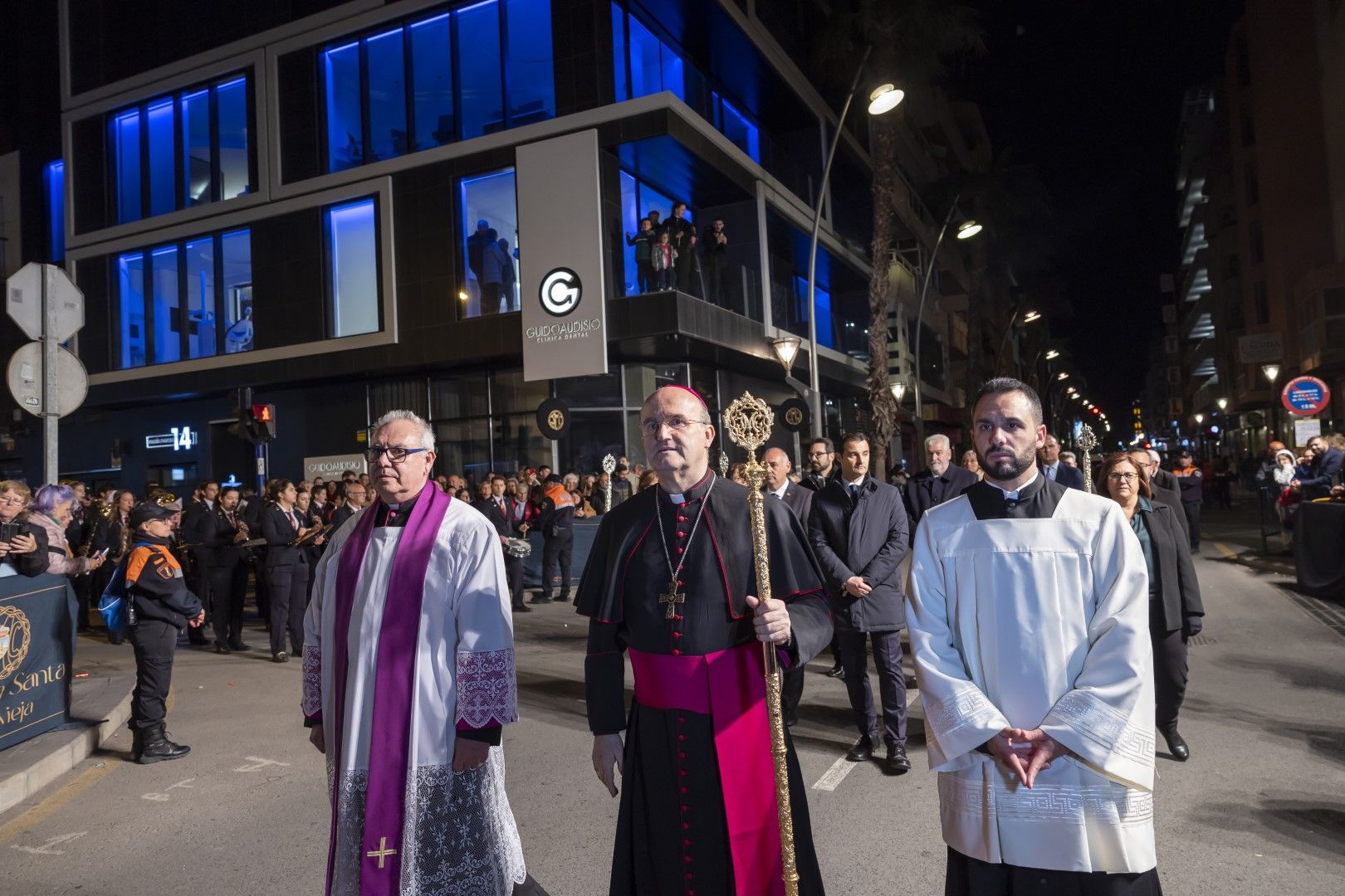 Encuentro de la Vía Dolorosa en Torrevieja del Miércoles Santo con la presencia del obispo José Ignacio Munilla